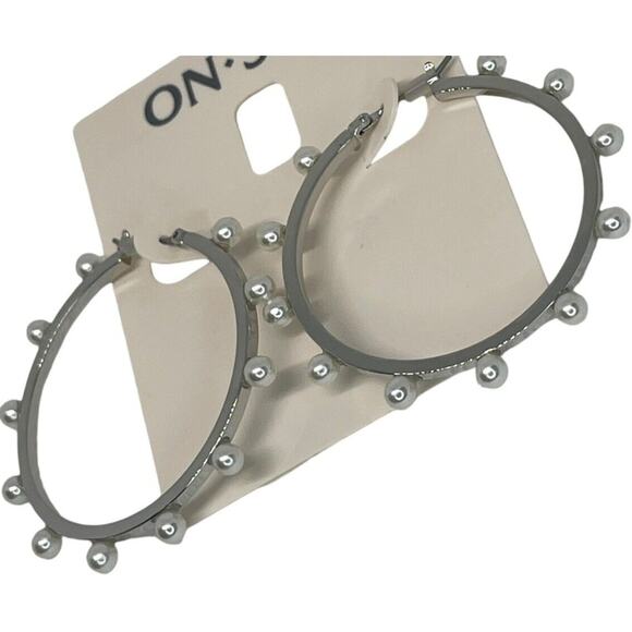 Silver Tone Faux Pearl Drop Hoop Earrings Chic Style Fashion Stunning Trendy NWT - Picture 1 of 11